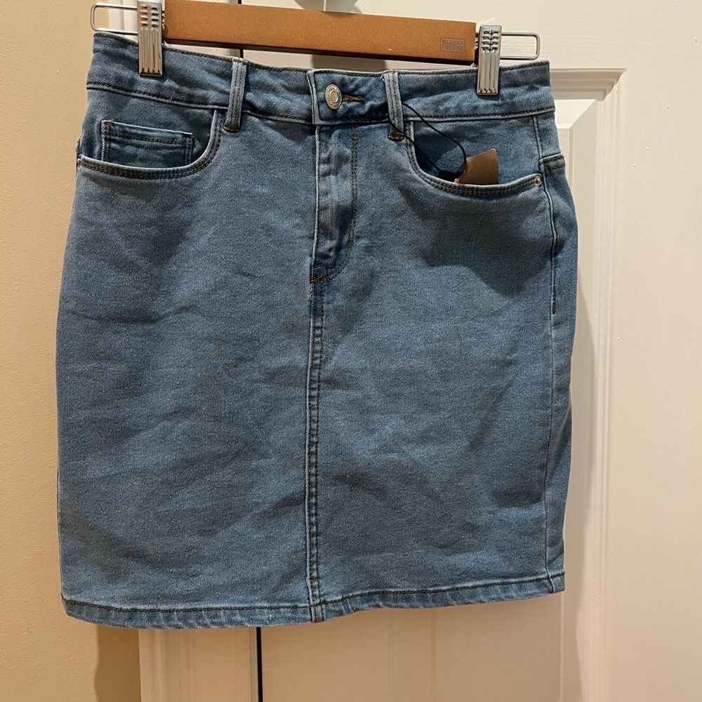 Vero Moda jean mini skirt.